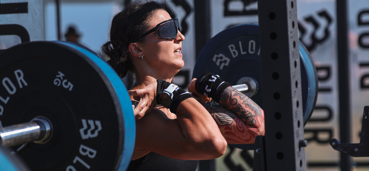 Atleta di Muay Thai che esegue potenziamento con la corda, per l'aumento della forza e dell'esplosività.